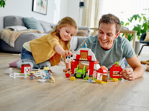 Lekesett med bondegård, traktor og husdyr