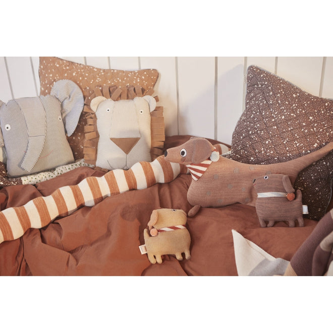 Hunden Hunsi og valpene Coco og Max